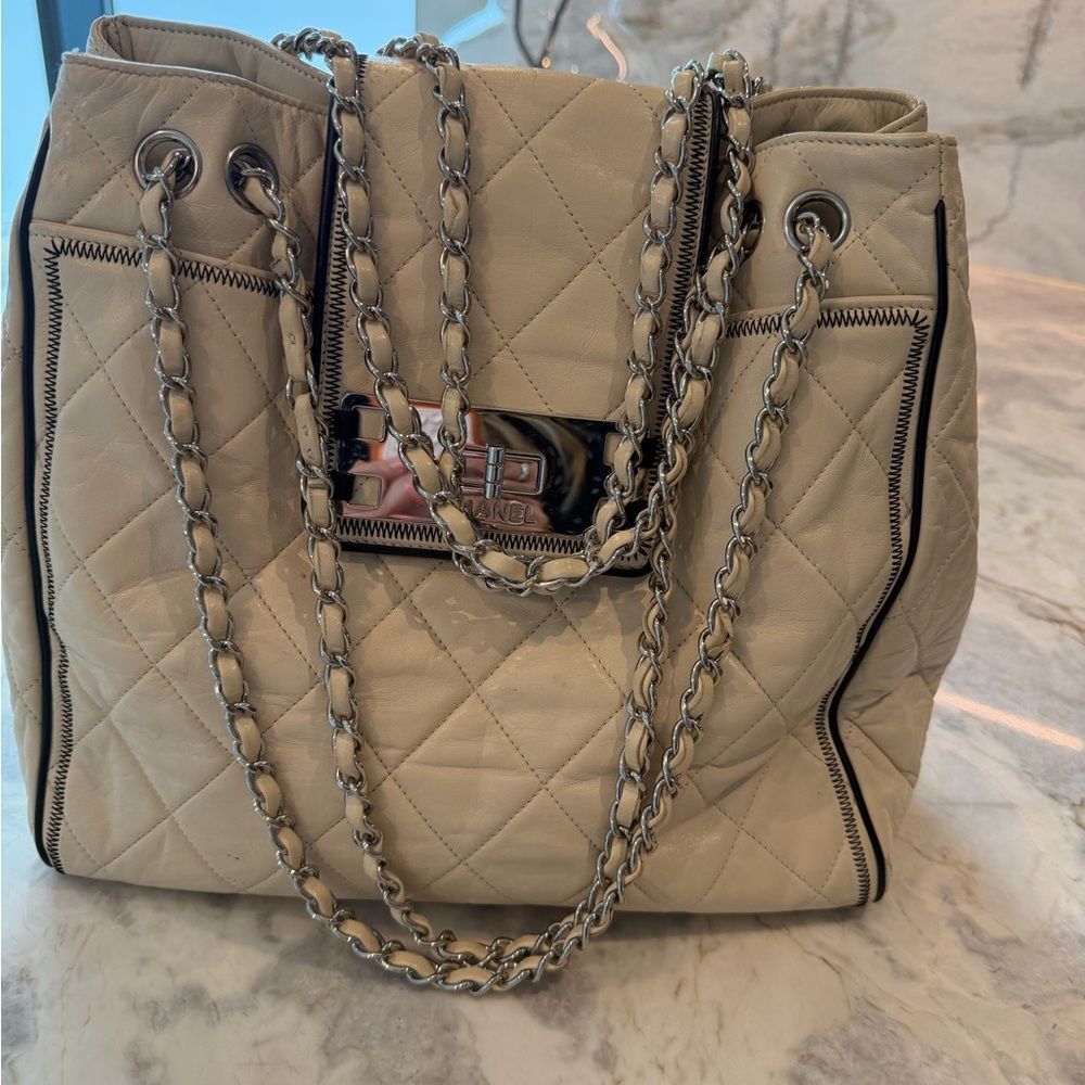 CHANEL Mademoiselle Lock Quilted Handbag - Picture 5 of 11